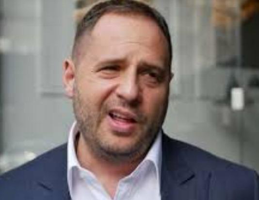 Єрмак проти військових та розвідників - гра на користь Кремля - Підозра