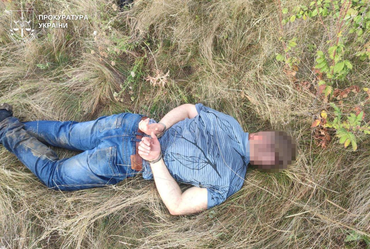 Вбивство школярів у Шаргороді: підозрюваний вчитель раніше душив одного з цих учнів, мав бути суд
