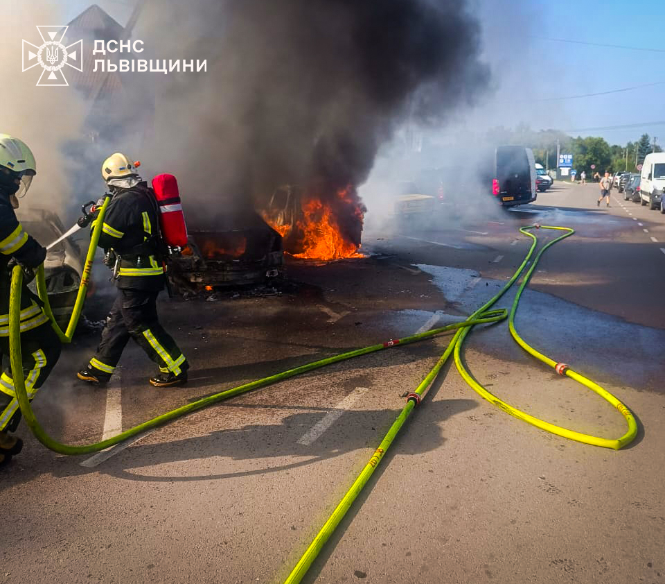 У Шегинях, на кордоні з Польщею, згоріло одразу сім машин: вогонь був дуже сильним