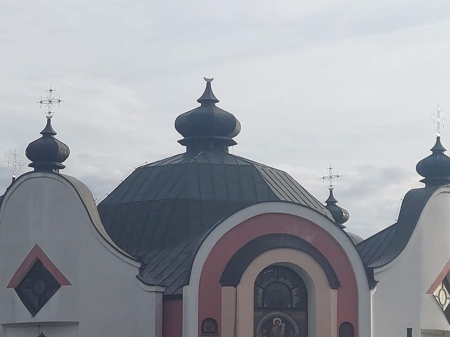 У Польщі зрізали хрест з даху української церкви перед приїздом глави УГКЦ