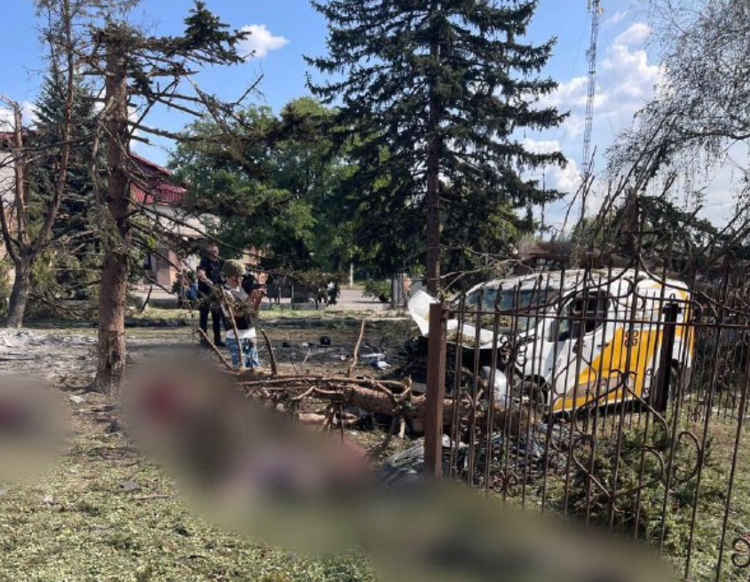 Люди прийшли отримати пенсію: під час удару РФ по селищу Ярова загинуло понад 20 осіб