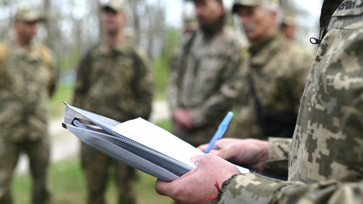В Одесі чоловік напав на працівника ТЦК з ножем: відомі деталі інциденту