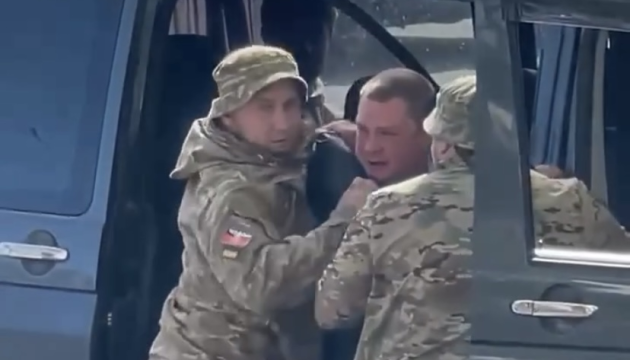 На Одещині 43-річний чоловік вкрав автівку в ТЦК та втік