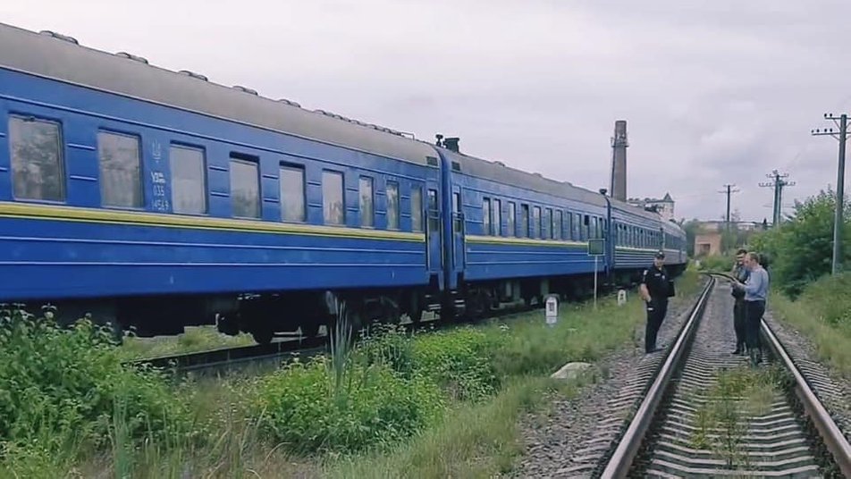 РФ знову вдарили по залізниці: потяг Суми - Львів запізнюється на сім годин