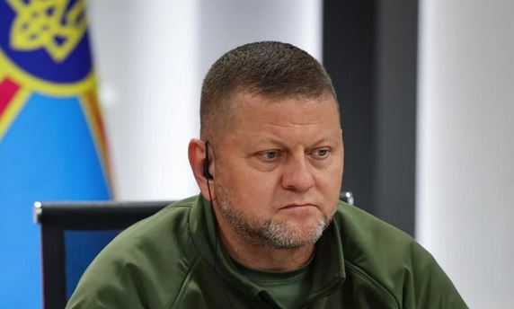 Порошенко робить ставку на Залужного - союз, блогери та лондонський штаб