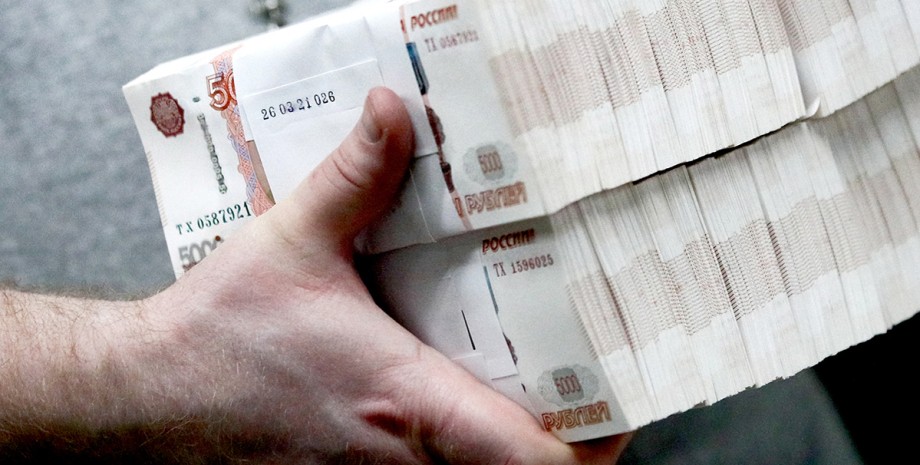 З росіян хочуть стягувати вищі податки, бо в Путіна нема чим фінансувати війну, – Reuters