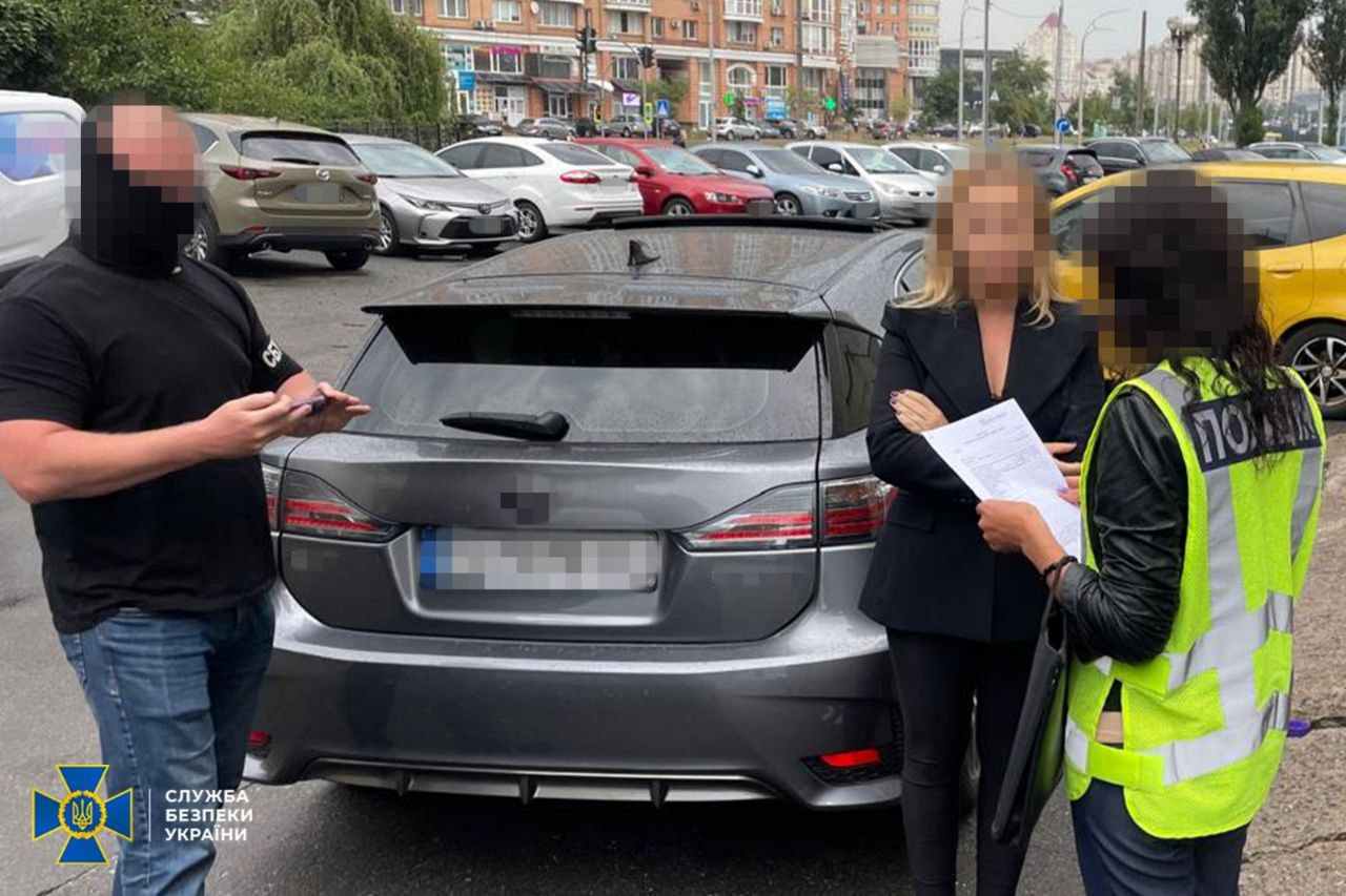 Викладачка університету за гроші допомагала чоловікам уникнути призову до армії