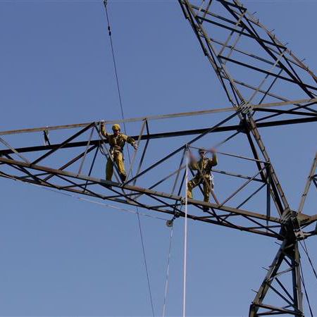 Графіки відключення електроенергії повертаються: чи означає це, що світла не буде