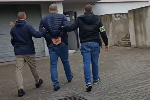 Поляк, який працював у ZUS і в лікарні, надсилав порно 11-річним дівчаткам з України