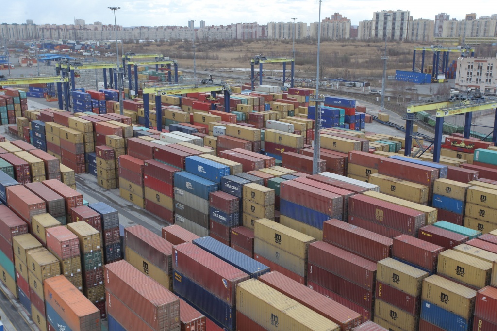 У Росії почався параліч транспортної системи: термінали у Московській області закриваються, ціни зростають