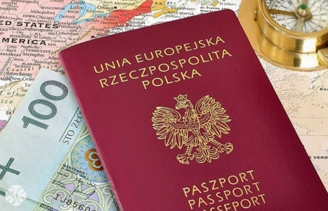 Депутати у Польщі заявляють, що українцям дають громадянство "як цукерки": яка насправді статистика