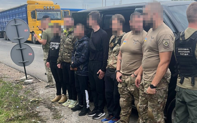 Переодягались у форму "спецназу" і за кордон: колишній поліцейський організував нову прибуткову схему