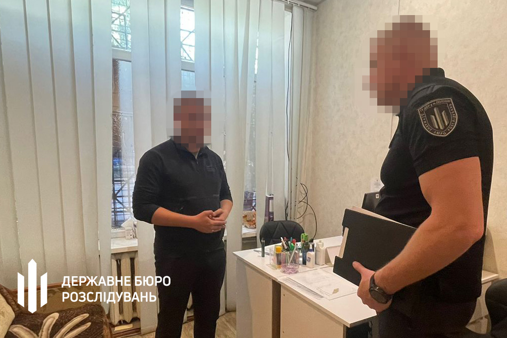 Працівник ТЦК "списав" з обліку свого брата і знайомих: дехто вже виїхав