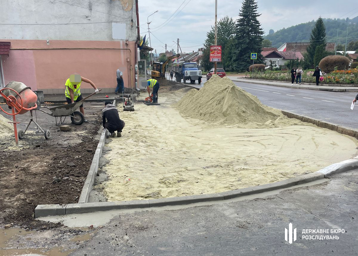 Клали бруківку і ставили пам’ятники: заступник командира частини знайшов "роботу" своїм військовим