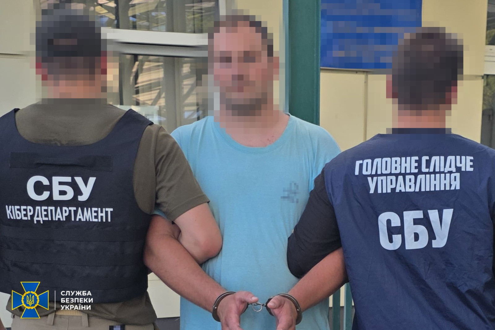 Шість смартфонів для роботи на ФСБ: водій-далекобійник коригував російські удари
