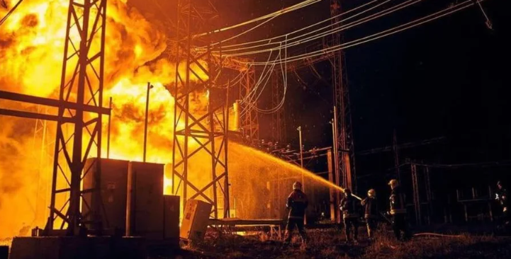 Удари по енергетиці: Путін і його генерали хочуть зупинити опір, зануривши Україну в темряву