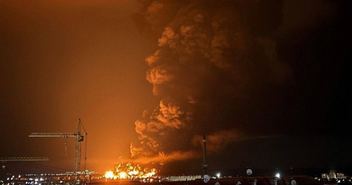 Пожежі та вибухи в Криму: дрони вразили нафтобазу, Симферопільську ТЕС та інші об'єкти (відео)