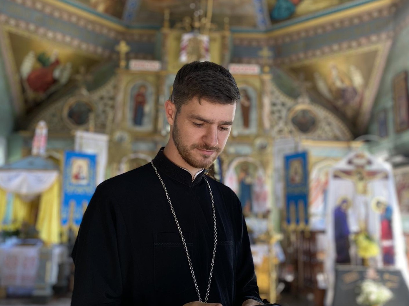 Сповідь у телефоні: вперше український священник створив мобільний додаток для покаяння