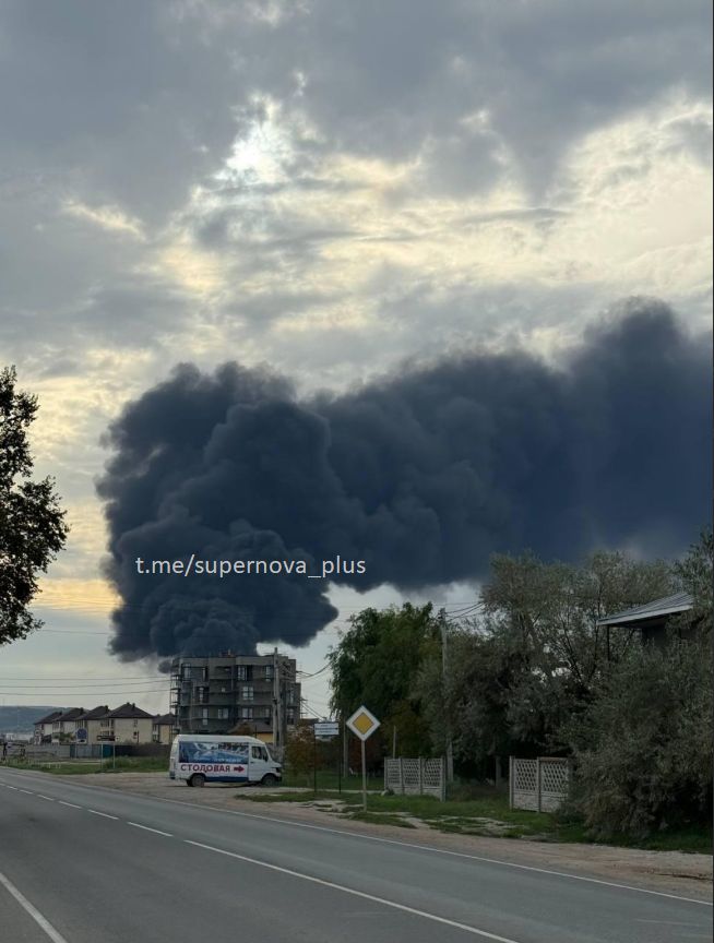 Дим над окупованим Кримом розтягнувся на понад 40 кілометрів: влада і далі мовчить