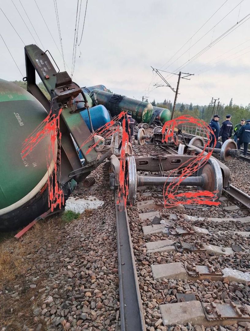 Потяг з військовим вантажем пішов під укіс під Санкт-Петербургом