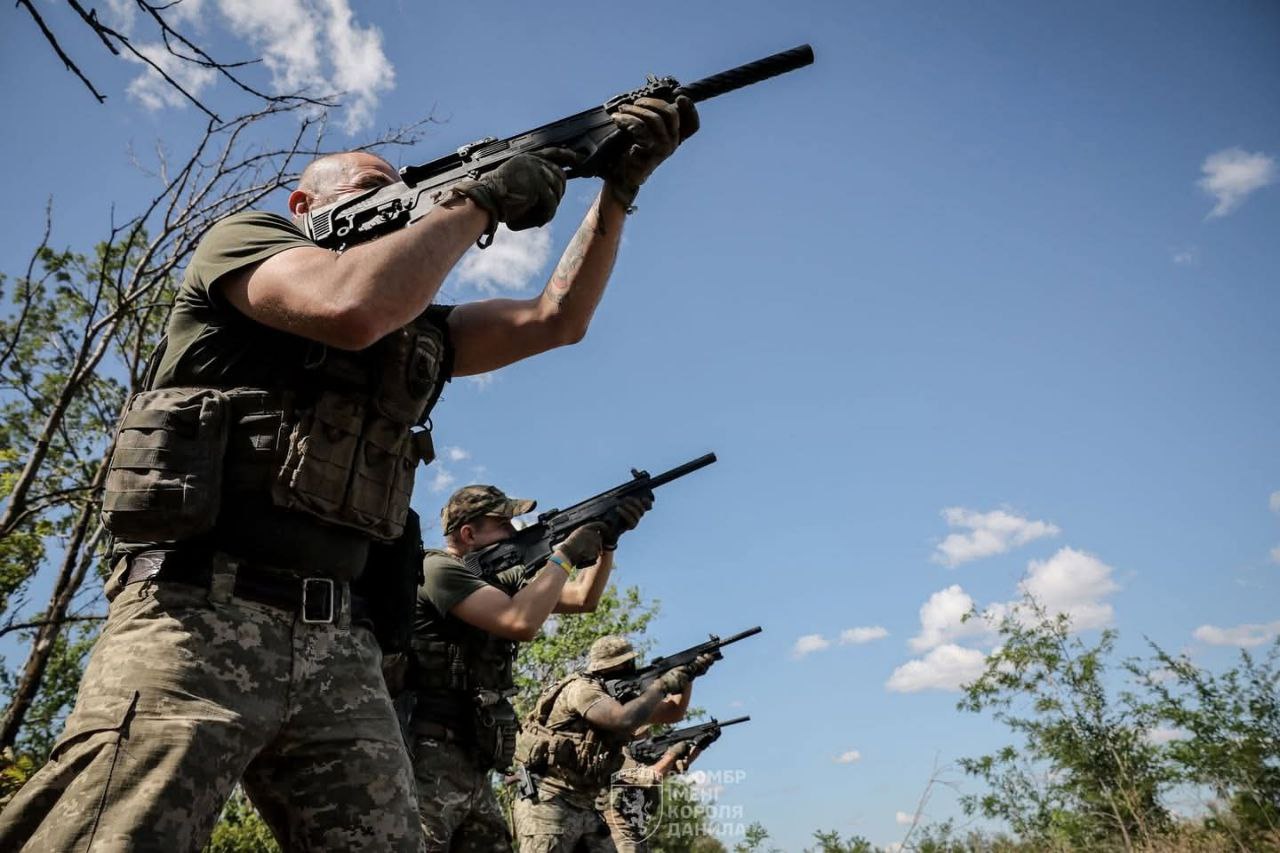 Українські воїни, які тримають оборону на вулицях Покровська, розповіли про ситуацію в місті