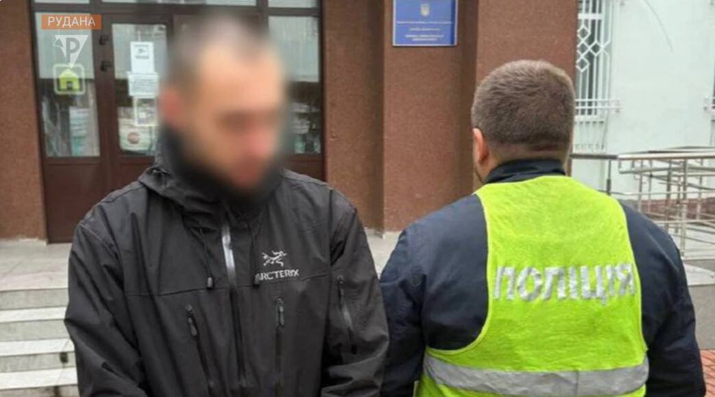 Родом із Луганщини і має бронь від мобілізації: поліція затримала чоловіка, який змушував вуличного музиканта співати російською