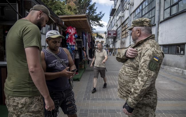 "Набирають до війська безхатьків": заступник командира розкритикував працівників ТЦК
