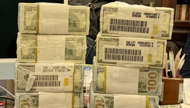 У НАБУ не можуть відстежити, як в Україну потрапило 4 мільйони доларів в упаковці банку США