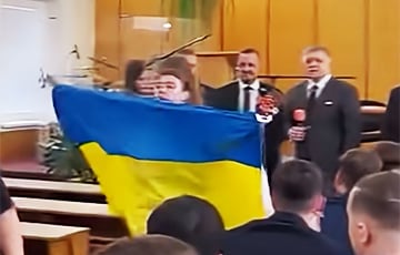 У Словаччині школярі зірвали виступ Фіцо: розгорнули прапор України і вийшли з залу