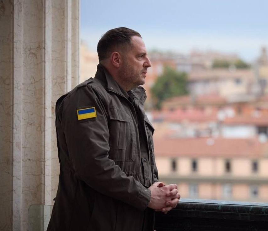 Єрмак подав у відставку: Зеленський сказав, за що він йому вдячний