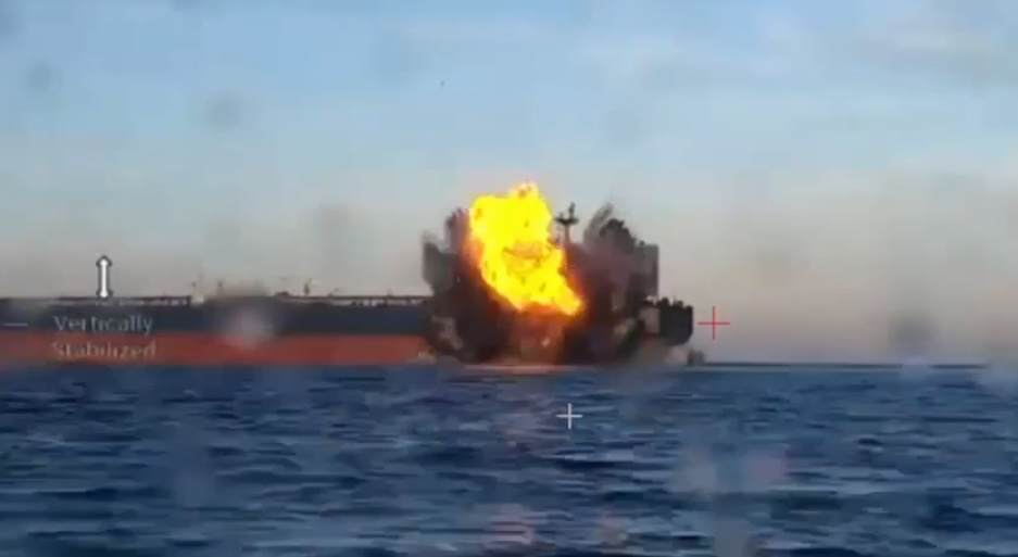 Танкери “тіньового флоту” РФ у Чорному морі підірвали СБУ та ВМС: відео зі спецоперації