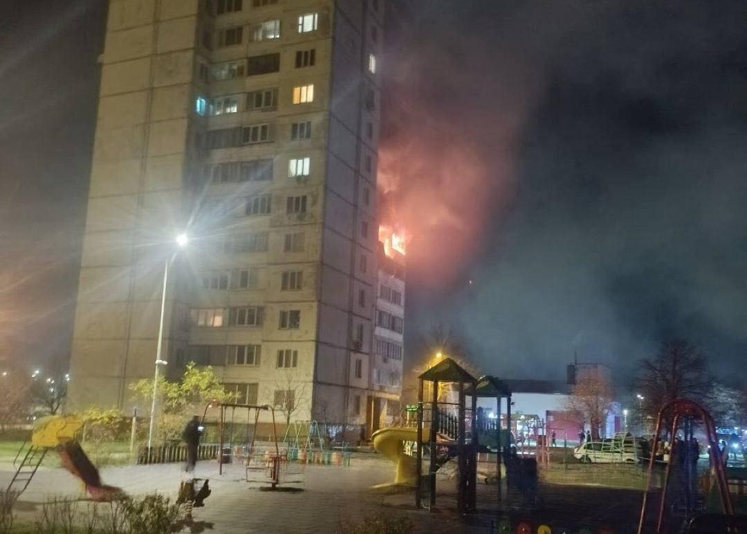 У Києві “Шахед” вдарив по квартирі вдови першої жертви катастрофи на ЧАЕС: у жінки — важкі опіки