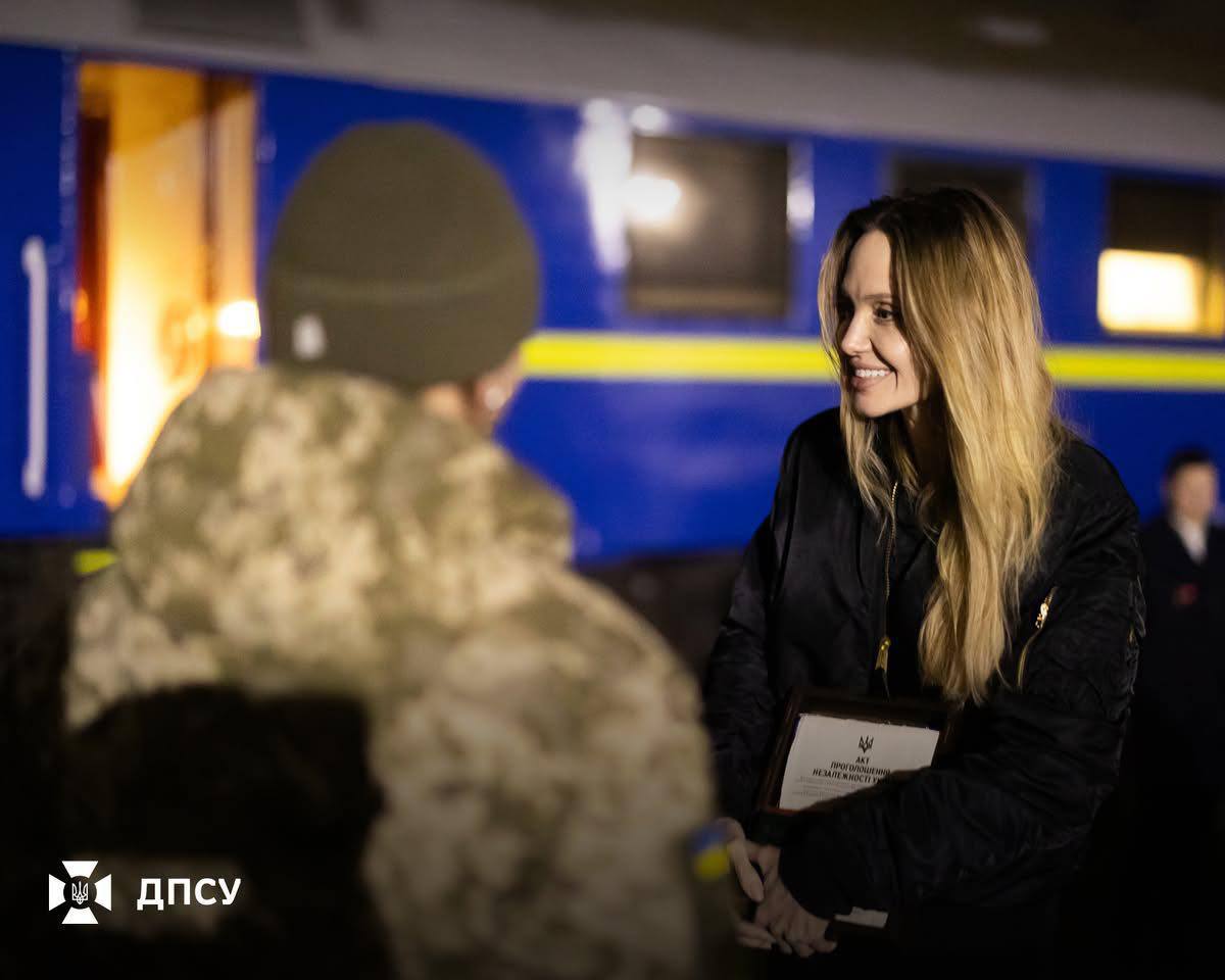 Анжеліна Джолі вперше поділилась враженнями від поїздки у Херсон і Миколаїв