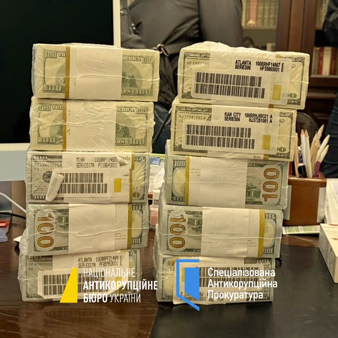 Нести в руках 1,6 млн. доларів готівкою таке собі задоволення, - корупціонер поскаржився на важке життя