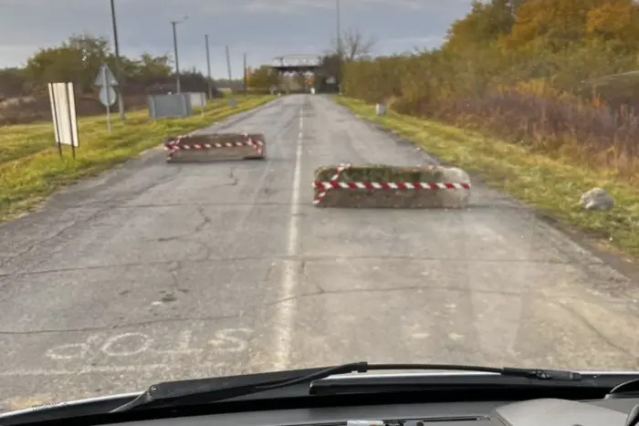 В Україні біля пунктів пропуску почали встановлювати бетонні блоки: що затіяли прикордонники