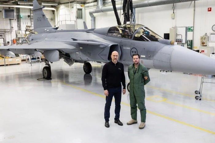 Шмигаль обговорив зі Швецією постачання літаків Gripen для України - Підозра