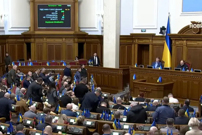 Уряд виключив російську мову з переліку захищених в Україні - Підозра