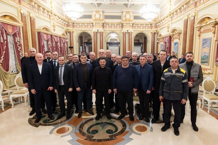 Президент відзначив енергетиків держнагородами - Главком - Підозра