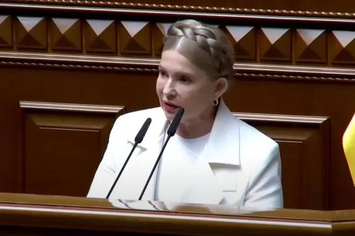 Тимошенко збирає підписи за відставку уряду і вимагає створення коаліція національної єдності - Підозра
