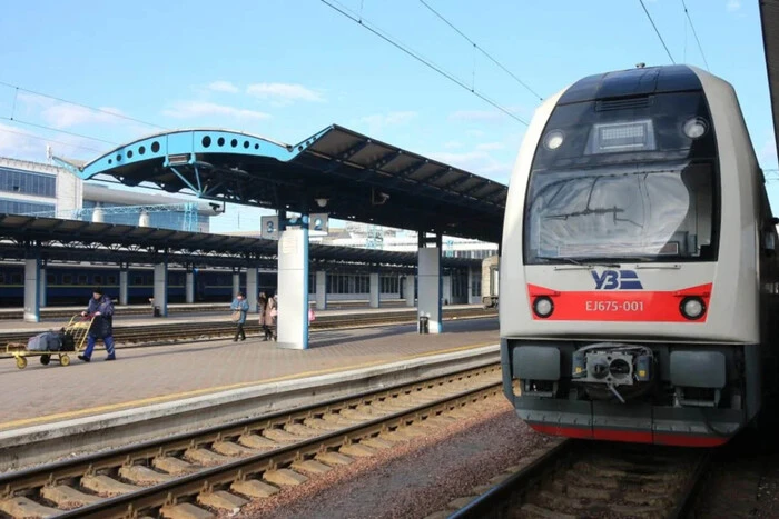 Безкоштовні 3000 км «Укрзалізницею». Деталі програми від Кабміну - Підозра