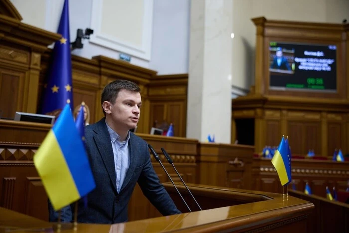 Колишній «слуга народу» створює депутатську групу: каже, що на підтримку президента - Підозра
