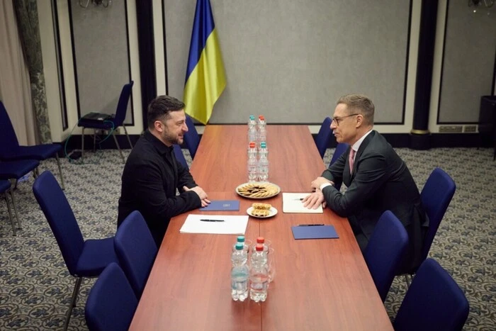 Зеленський зустрівся з президентом Фінляндії напередодні переговорів з американцями - Підозра