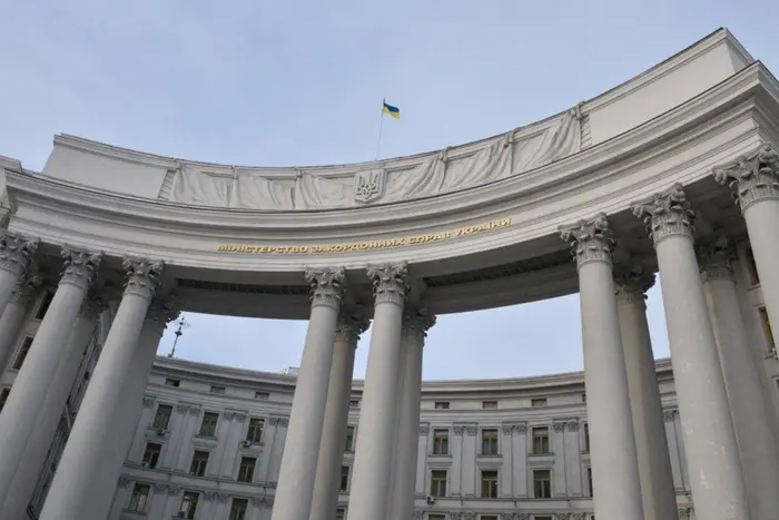 МЗС викликало дипломатів Індії та Пакистану - Підозра