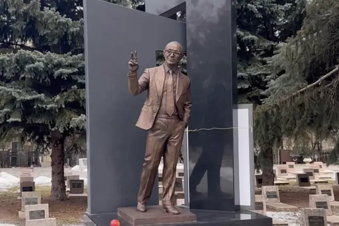 П’ята річниця смерті Кернеса: який вигляд має пам’ятник ексмеру Харкова - Підозра