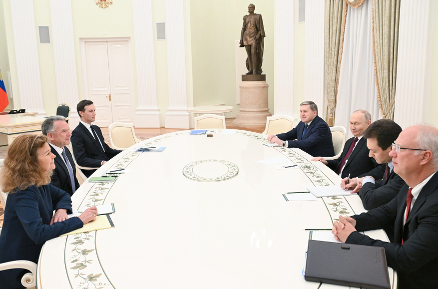 П'ять годин розмов, але компромісу нема: які результати зустрічі Віткоффа і Путіна
