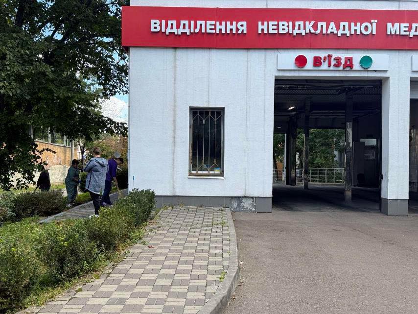 Скандал у Києві: паралізованого чоловіка вивезли з лікарні та кинули замерзати на вулиці