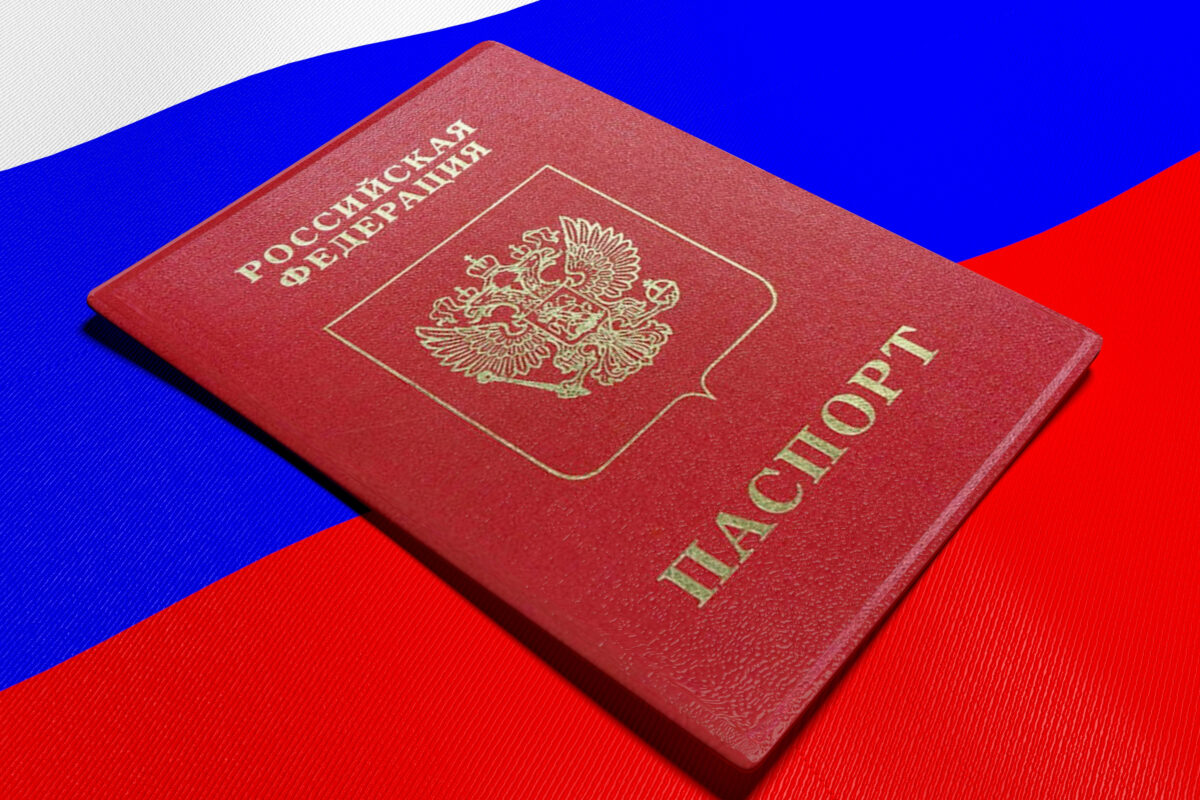 Російське громадянство і мільйонні статки: що відомо про дружину начальника СБУ Одещини