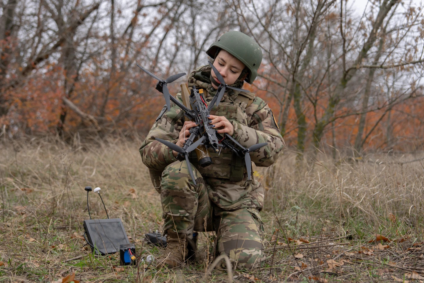 "Відправили на кухню, а я мріяла вражати ворога": в українській армії зростає кількість жінок, - АP
