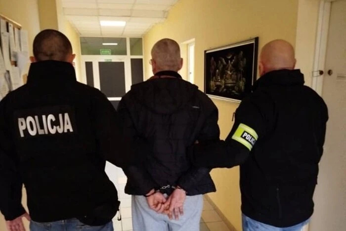 У Гдині поляк ображав і погрожував продавчині з України: його затримала поліція (відео)