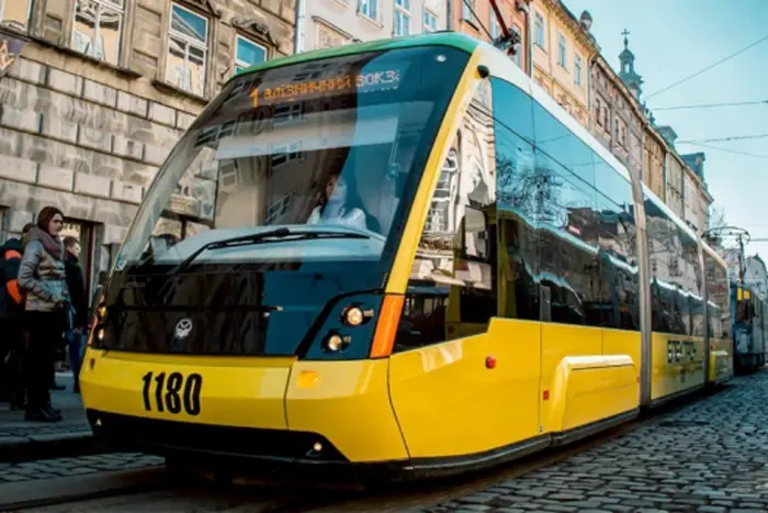 У Львові від електрики відключено частину лікарень та комунальний транспорт: Садовий б'є на сполох - Підозра